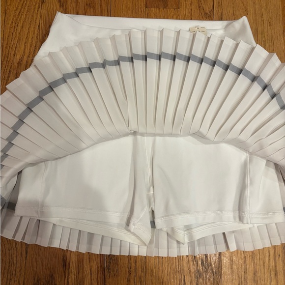 OFFLINE By Aerie All Aces White Pleated Tennis Skort NWT - Picture 10 of 15